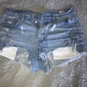 american eagle light washed shorts